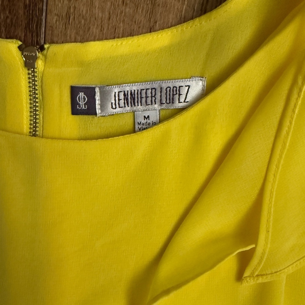 Jennifer Lopez Yellow Ruffle Blouse - Picture 2 of 9